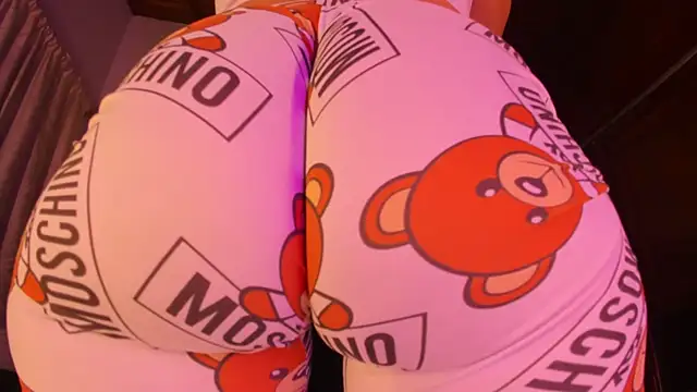 Snapshot of Gabby_Haze chatting on February 2, 2026, 12:20 am Gabby Haze online show from February 2, 2026, 12:20 am