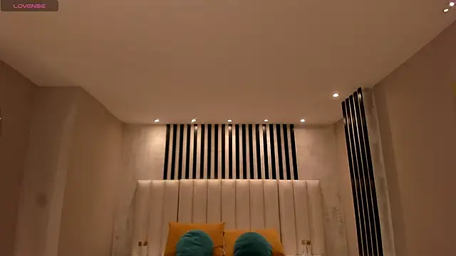 LucyWeiss  online show from November 11, 2025, 7:41 pm