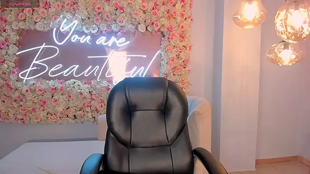 Snapshot of MayaMoretti_ chatting on October 23, 2025, 3:38 am MayaMoretti online show from October 23, 2025, 3:38 am