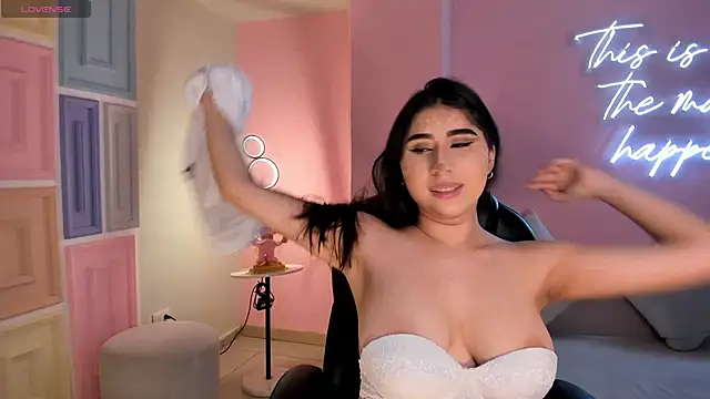 Snapshot of MayaMoretti_ chatting on November 1, 2025, 4:19 am MayaMoretti online show from November 1, 2025, 4:19 am