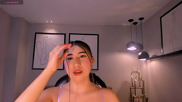 Snapshot of MayaMoretti_ chatting on December 17, 2025, 3:44 am MayaMoretti online show from December 17, 2025, 3:44 am