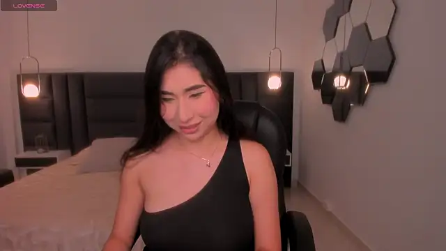 Snapshot of MayaMoretti_ chatting on November 17, 2025, 5:11 am MayaMoretti online show from November 17, 2025, 5:11 am