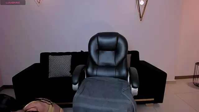 Snapshot of MayaMoretti_ chatting on December 23, 2025, 3:50 am MayaMoretti online show from December 23, 2025, 3:50 am