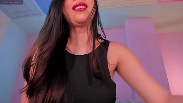 Snapshot of MayaMoretti_ chatting on December 22, 2025, 5:18 am MayaMoretti online show from December 22, 2025, 5:18 am