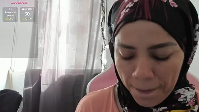 Snapshot of dalila_kemur chatting on December 5, 2025, 5:11 pm dalila kemur online show from December 5, 2025, 5:11 pm