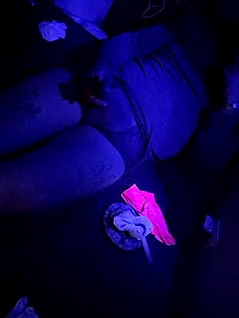 johnboones10 online show from December 21, 2025, 12:51 pm