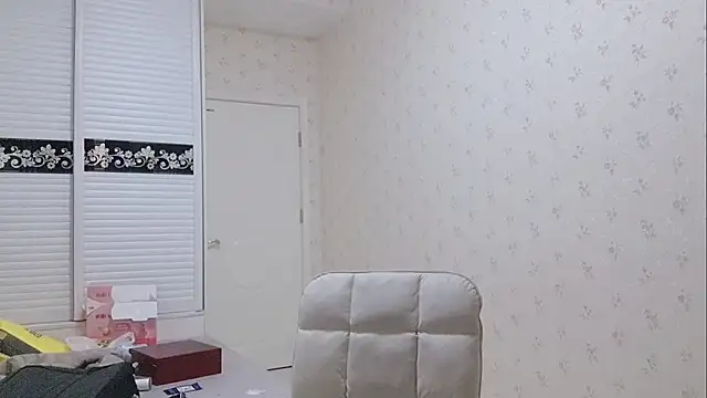 Snapshot of Buryerry-B chatting on November 2, 2025, 11:48 am Buryerry-B online show from November 2, 2025, 11:48 am