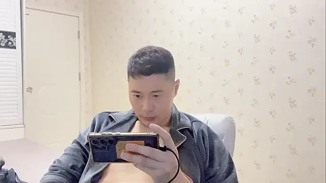 Snapshot of Buryerry-B chatting on November 16, 2025, 11:15 am Buryerry-B online show from November 16, 2025, 11:15 am