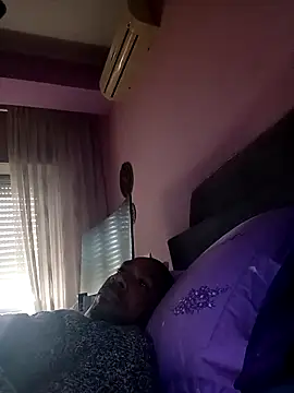 estrogeni online show from March 28, 2026, 8:15 am