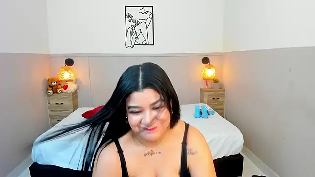 Snapshot of TianaGlow26 chatting on November 13, 2025, 7:40 pm TianaGlow26 online show from November 13, 2025, 7:40 pm