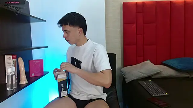 Snapshot of Cady_Hot chatting on November 25, 2025, 8:31 pm Cady Hot online show from November 25, 2025, 8:31 pm