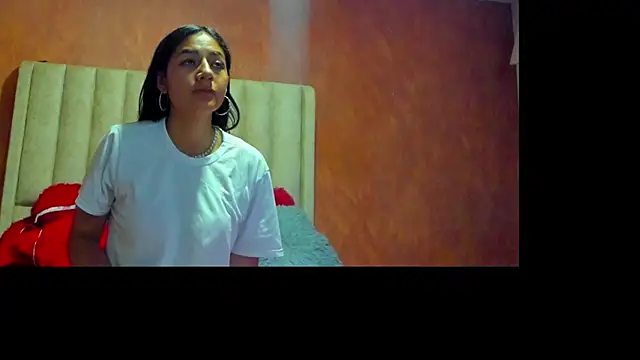 Snapshot of Naomi_205 chatting on November 22, 2025, 2:10 am Naomi 205 online show from November 22, 2025, 2:10 am