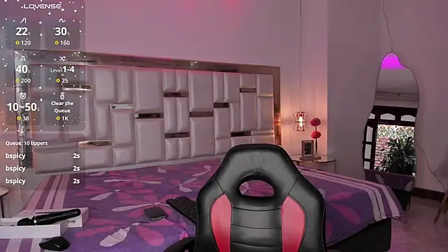 KateMoorex online show from April 4, 2026, 1:17 pm