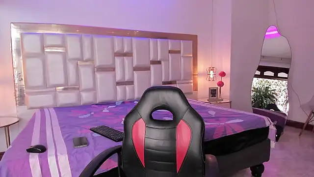 KateMoorex online show from March 23, 2026, 1:11 pm