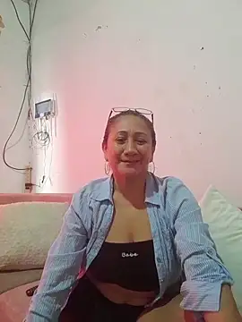 Snapshot of LizaMintelli chatting on May 5, 2026, 4:21 pm LizaMintelli online show from May 5, 2026, 4:21 pm
