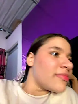 Snapshot of Ashley_and_Zoe chatting on October 29, 2025, 3:44 pm Ashley and Zoe online show from October 29, 2025, 3:44 pm