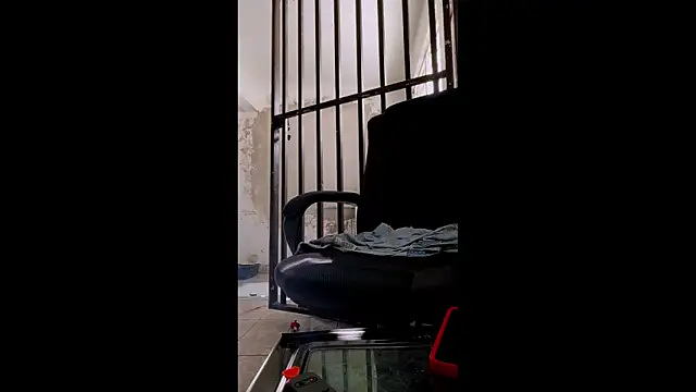 Labarbie77 online show from October 3, 2025, 6:42 pm