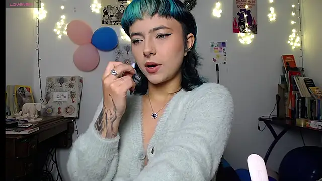 AlmaNanax online show from December 18, 2025, 1:11 am