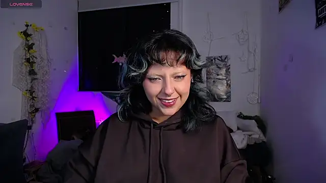 Snapshot of AlmaNanax chatting on May 10, 2026, 7:34 am AlmaNanax online show from May 10, 2026, 7:34 am