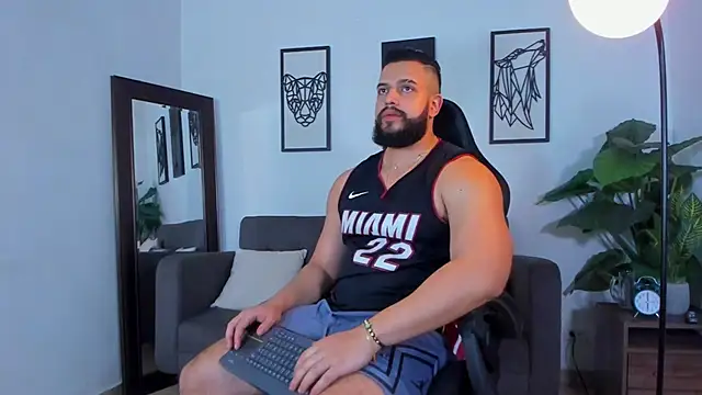 Justin kingX7 online show from April 18, 2026, 4:37 am