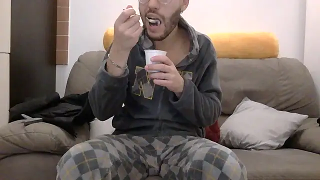 Snapshot of Amicisegreti chatting on February 7, 2026, 6:21 am Amicisegreti online show from February 7, 2026, 6:21 am