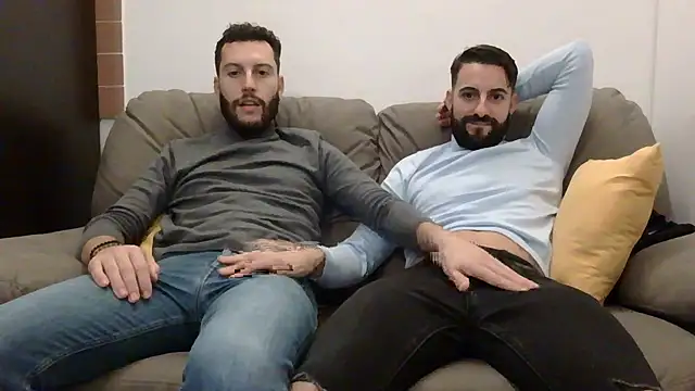 Amicisegreti online show from November 30, 2025, 9:15 pm