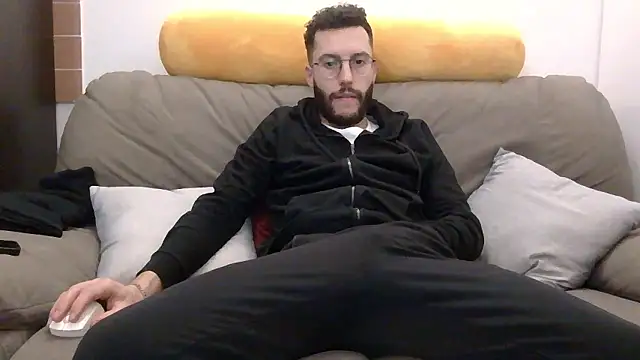 Snapshot of Amicisegreti chatting on January 18, 2026, 9:29 pm Amicisegreti online show from January 18, 2026, 9:29 pm