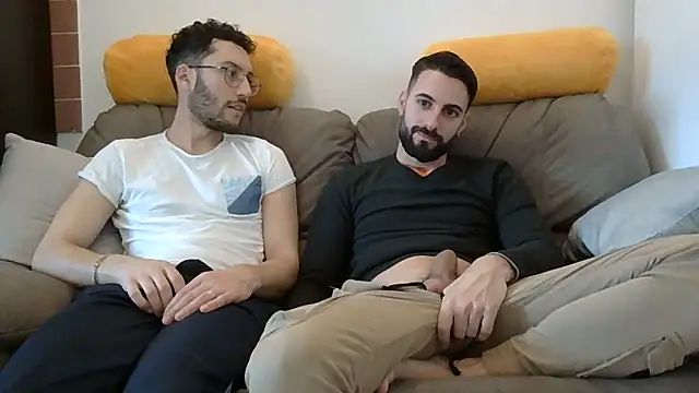 Amicisegreti online show from March 24, 2026, 3:56 pm