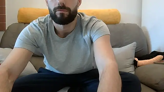 Snapshot of Amicisegreti chatting on February 19, 2026, 12:46 pm Amicisegreti online show from February 19, 2026, 12:46 pm