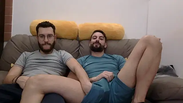 Amicisegreti online show from December 4, 2025, 9:36 pm