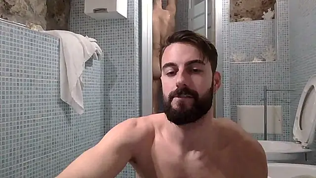 Snapshot of Amicisegreti chatting on February 12, 2026, 8:41 pm Amicisegreti online show from February 12, 2026, 8:41 pm