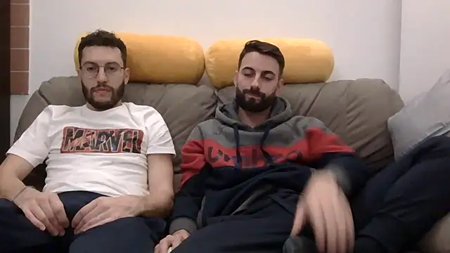 Snapshot of Amicisegreti chatting on February 24, 2026, 8:42 pm Amicisegreti online show from February 24, 2026, 8:42 pm