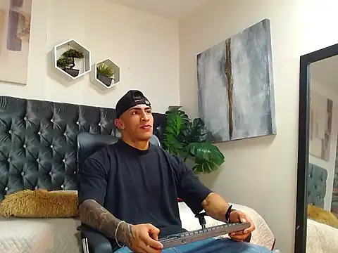 Snapshot of adrian_ray chatting on October 7, 2025, 5:36 pm adrian ray online show from October 7, 2025, 5:36 pm