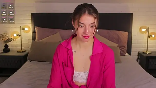 Snapshot of SweetVikki chatting on November 15, 2025, 8:24 pm SweetVikki online show from November 15, 2025, 8:24 pm