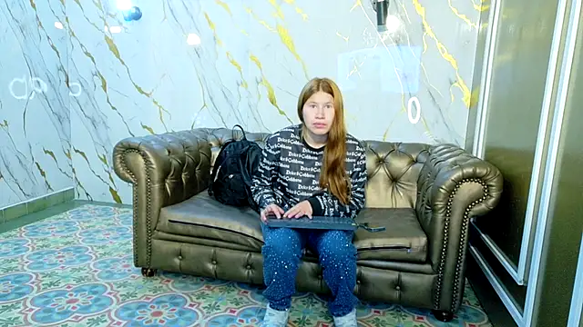 Olivia11  online show from December 22, 2025, 11:21 am