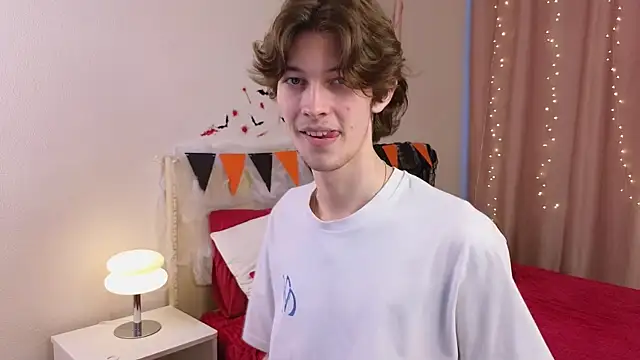 Snapshot of _Den1s_ chatting on October 25, 2025, 12:28 pm Den1s online show from October 25, 2025, 12:28 pm