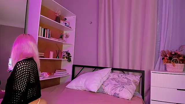 ErinBissonnette online show from March 28, 2026, 7:04 pm