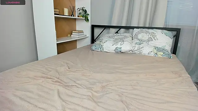 ErinBissonnette online show from March 15, 2026, 7:32 pm