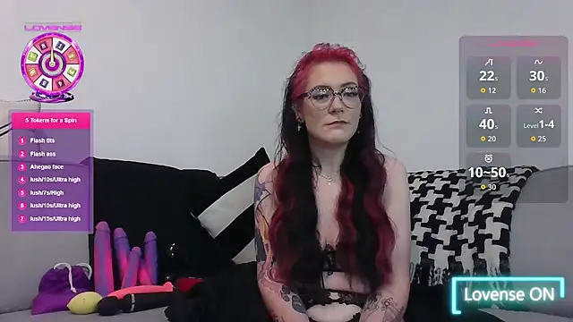 Harley-Moon online show from November 3, 2025, 10:02 pm