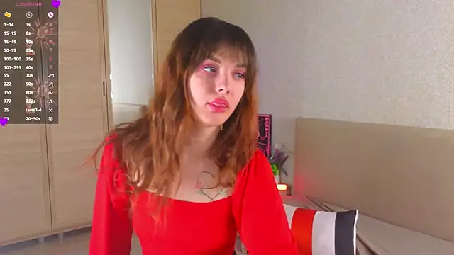 LisaDrake online show from December 5, 2025, 7:12 pm