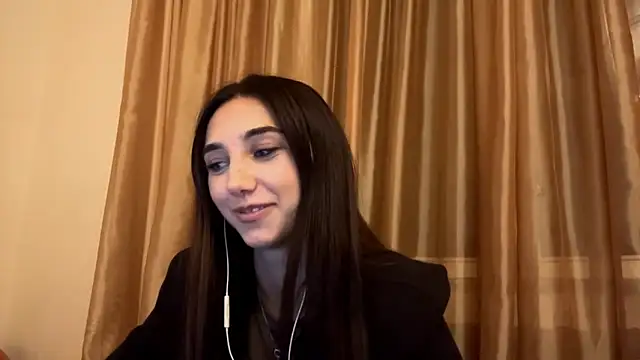 Snapshot of LinaMour chatting on September 22, 2025, 10:16 pm LinaMour online show from September 22, 2025, 10:16 pm