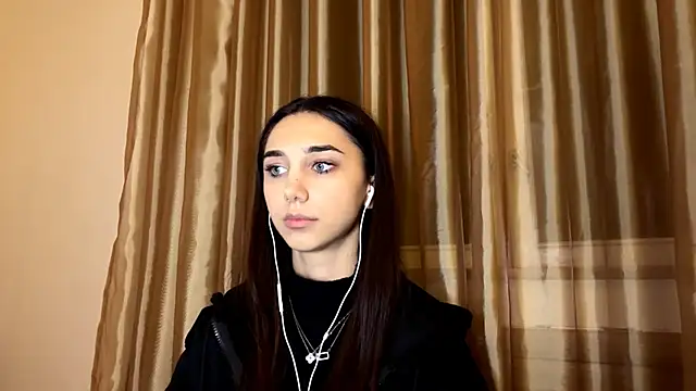 Snapshot of LinaMour chatting on November 7, 2025, 10:03 pm LinaMour online show from November 7, 2025, 10:03 pm