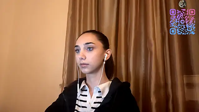 Snapshot of LinaMour chatting on October 15, 2025, 10:07 pm LinaMour online show from October 15, 2025, 10:07 pm