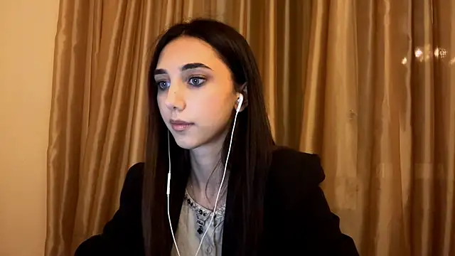 Snapshot of LinaMour chatting on September 20, 2025, 10:15 pm LinaMour online show from September 20, 2025, 10:15 pm