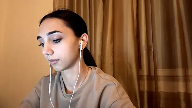 Snapshot of LinaMour chatting on October 12, 2025, 10:11 pm LinaMour online show from October 12, 2025, 10:11 pm