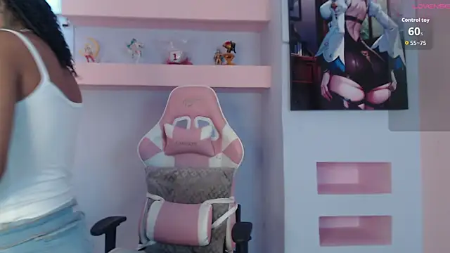 Snapshot of SkylerBloomm chatting on October 3, 2025, 3:20 am SkylerBloomm online show from October 3, 2025, 3:20 am