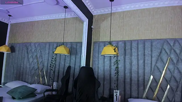 SkylerBloomm online show from April 18, 2026, 5:10 am