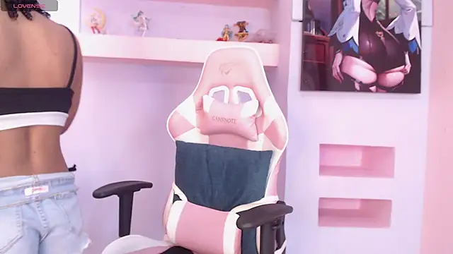 Snapshot of SkylerBloomm chatting on September 15, 2025, 3:07 am SkylerBloomm online show from September 15, 2025, 3:07 am