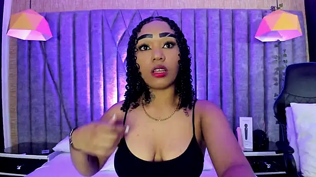 Snapshot of SkylerBloomm chatting on May 4, 2026, 8:55 pm SkylerBloomm online show from May 4, 2026, 8:55 pm