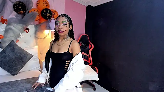 Snapshot of SkylerBloomm chatting on November 1, 2025, 3:46 am SkylerBloomm online show from November 1, 2025, 3:46 am